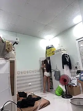 __babyshowpublic__ (F young) - Open show chest