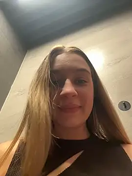 SashaCatt from StripChat is Freechat