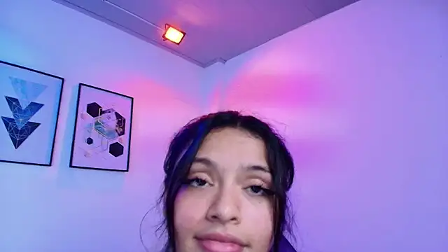 maddie_t18 - Maddie_T18's free webcam - UK Sex Cams