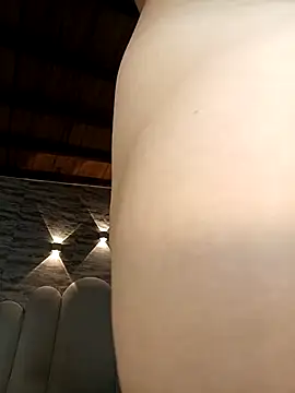 Webcam Model (Kristy1_)  is live.Free join now!