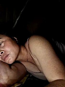 xuxulovezz - Xuxulovezz's free webcam