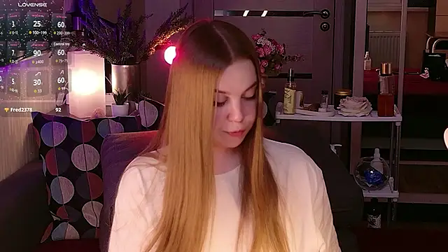 bratwifelina - Bratwifelina's free webcam