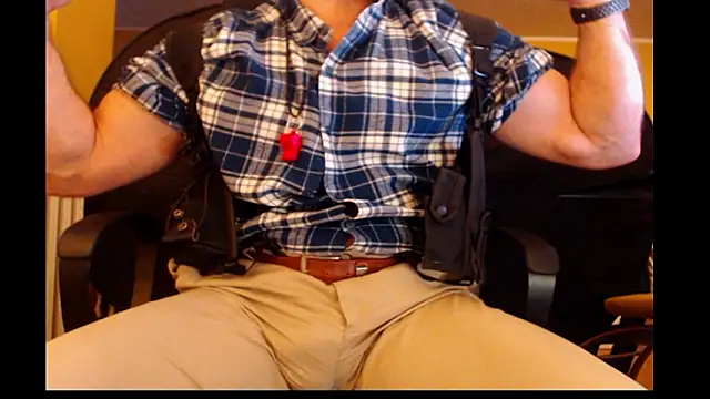 coach_85 (Ask my age) - CUM NOW