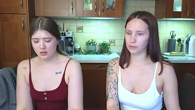 HotCaramellsTV webcam