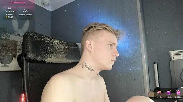 AlexxSweet live sex cam