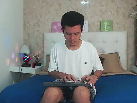 Alejandra_and_James_ live sex cam