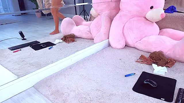 spoilm3mor3 (F young) - Love my pussy deep😻😈