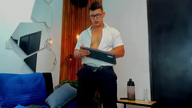 romancroft (M young) - Oil me up