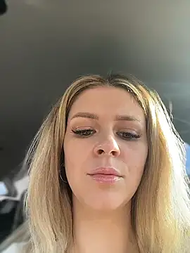 Love_Bri Live Webcam on Stripchat