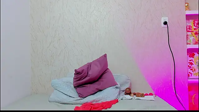 matureluciana (F milf) - help me wet my panties