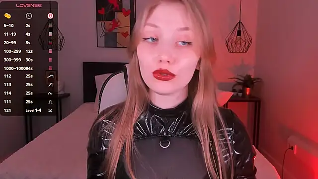 dakotamabs (F young) - tease with a leather ass