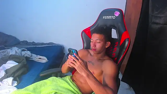 Live gay webcam of JuanchiT66