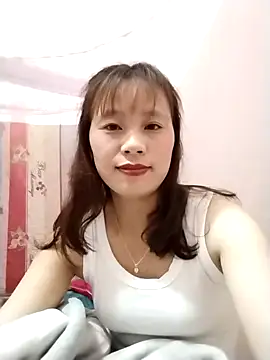 Webcam Model (-Minii-)  is live.Free join now!