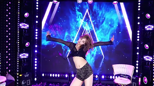 美女cdyyds003在线直播