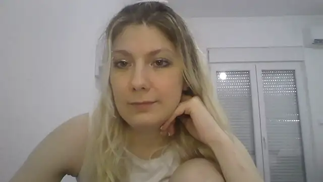 foxy_bright - Foxy_Bright's free webcam