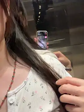 美女saomoz在线直播