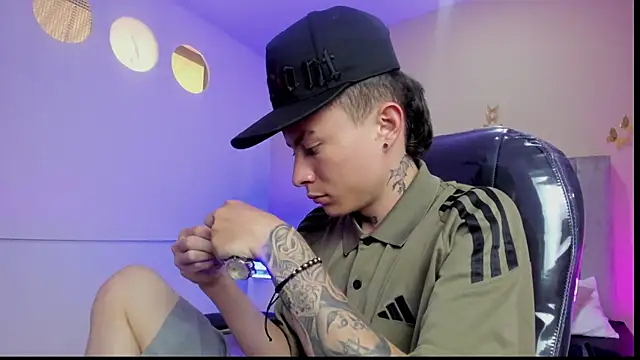 nascary_fox (M twink) - cum public