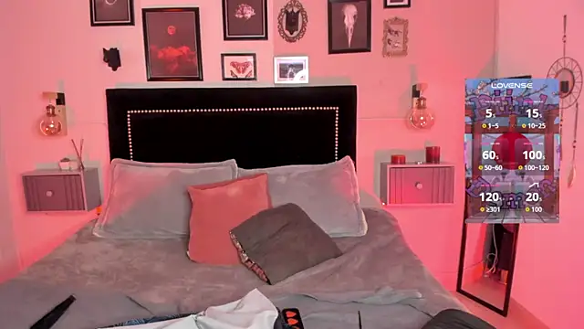 pinkk_deemon (F teen) - Spanks red ass x5  my geisha 🍙