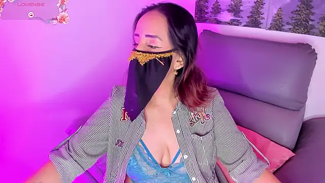 jadde_hamad (F milf) - Masturbate dildo with tits