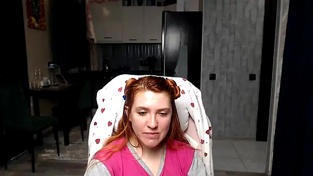 Reginasmilee live sex cam