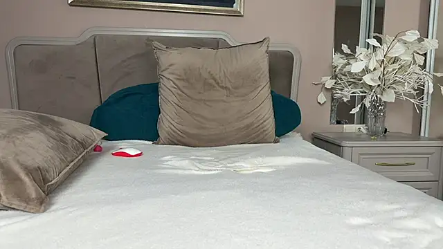 vanessajonson (F milf) - KITTY DRIPPING OF JUECES