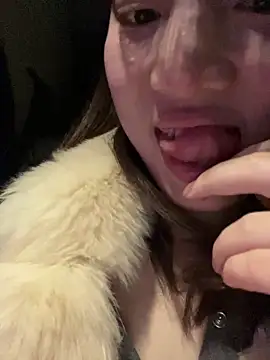 美女littleqiu在线直播