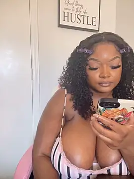 Webcam Model (Fxncymuse)  is live.Free join now!