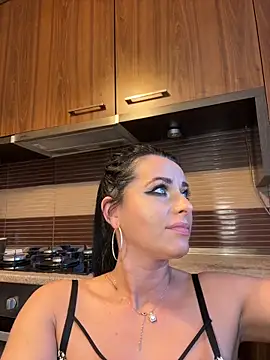 Hotmomcheckk_ webcam