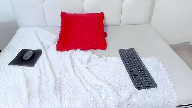 analia18_ (F teen) - show ass + spank ass x10