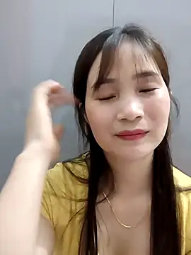 Webcam Model (-Dumi-)  is live.Free join now!