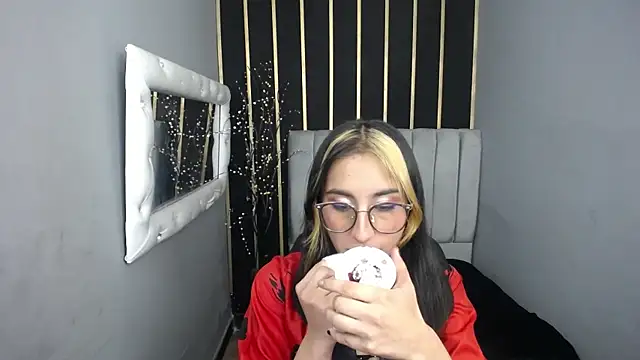 moon_shut - Moon_shut's free webcam - UK Sex Cams