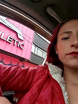 Webcam Model (im_scarlett18x)  is live.Free join now!