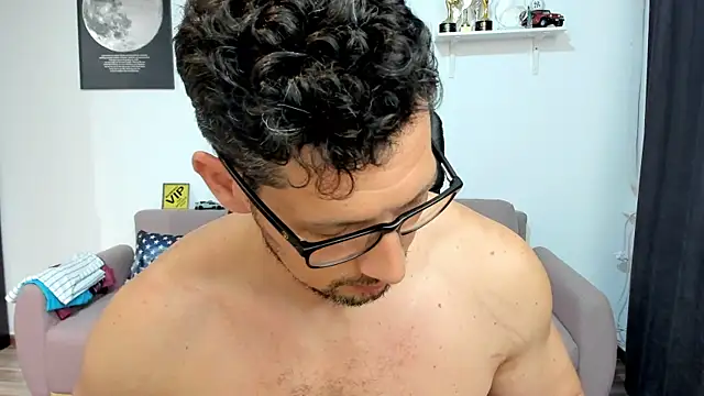 brutusk08 (Ask my age) - Get me naked in front of everyone