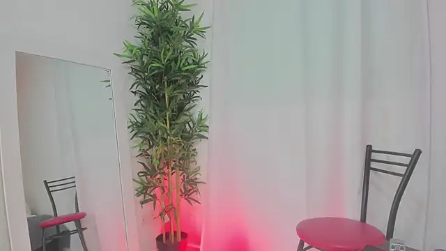 annaarela (F mature) - I joke about my shirt👠   :