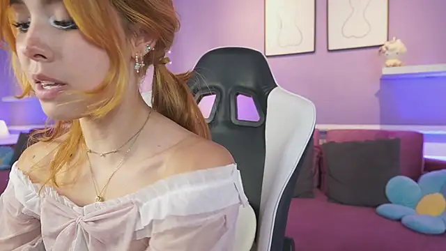 dahliagrey (F teen) - 👣​ Footjob