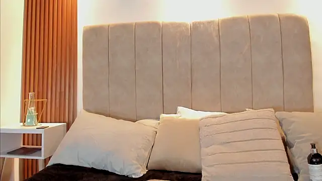 _laura_saenz1 (F young) - DILDO