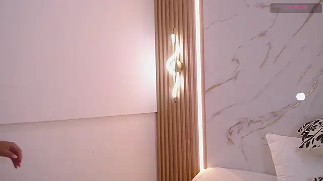 anthonela_love_ (F young) - naked + fingers in my pussy