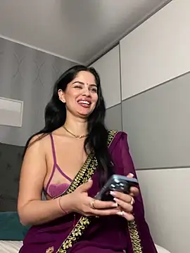 _adelle's Stripchat show and profile