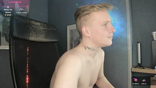 AlexxSweet live sex cam