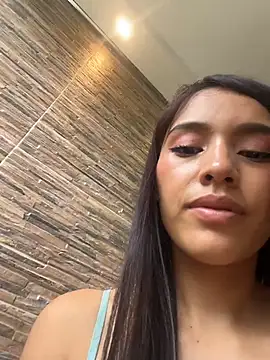 Webcam Model (Mia-villalobos)  is live.Free join now!