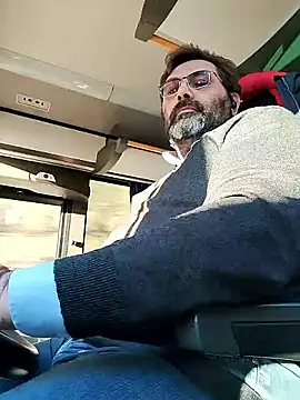 necroforo (M mature) - Senza masturbarmi e venire fino al goal