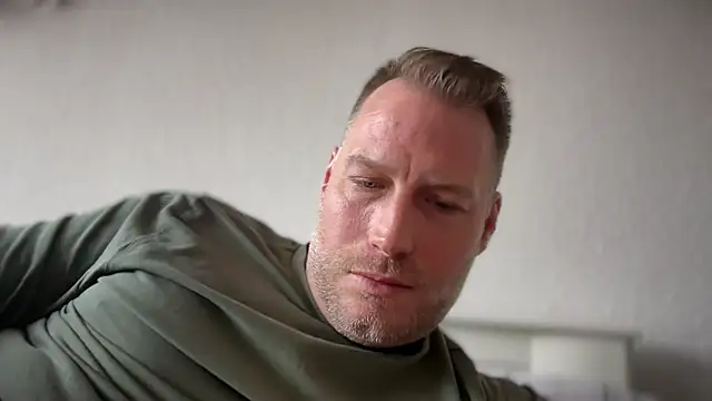 christian87xxx (Ask my age) - shirt off