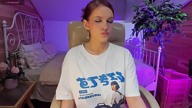 AdalynGlows live sex cam