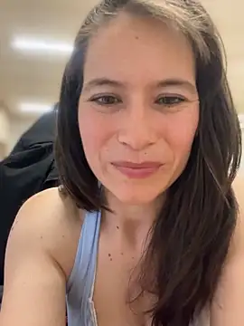 Webcam Model (AlanaRius18)  is live.Free join now!