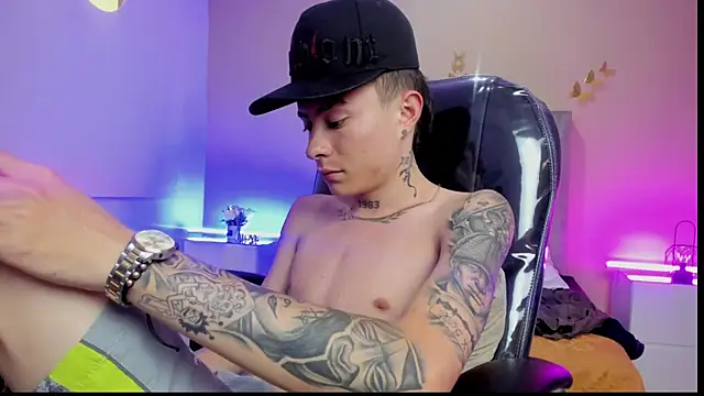 nascary_fox (M twink) - cum public