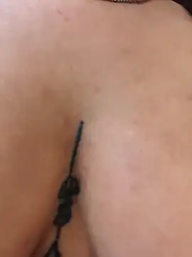 missnyrasecret (F young) - Breasts out in public + nipple clamps