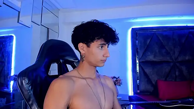 maxiimoromano_ (M young) - Play with my dick close to your face