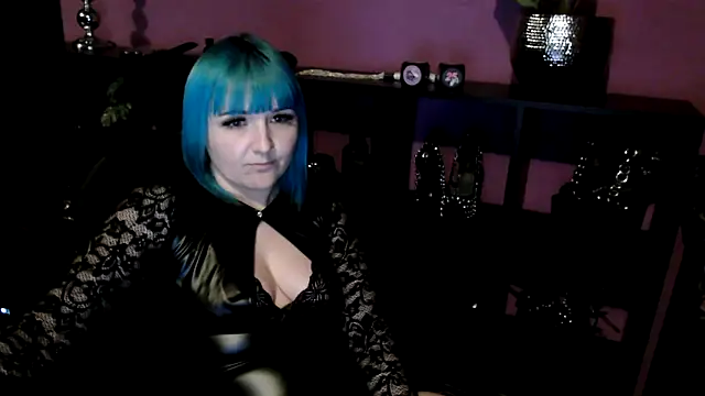 beauty-of-pain (F milf) - Sklave kommt zum Stream dazu