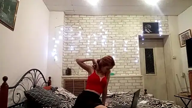 sirenfrost - SirenFrost's free webcam