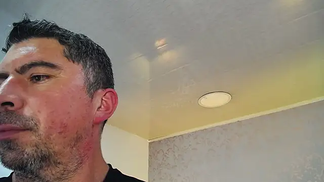 juankfit_45 (M mature) - no pants and quick view of soft cock